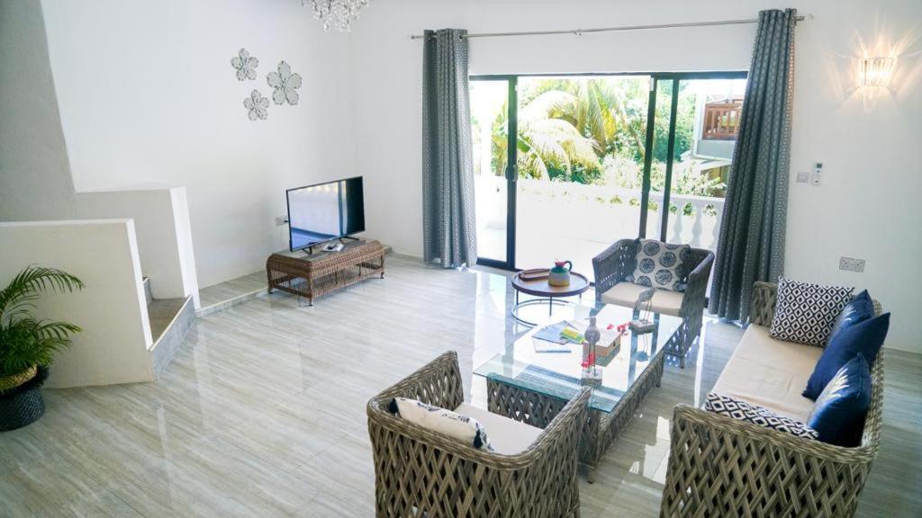 Hotel Ogumka, Self Catering , Beoliere, Mahe Victoria Exterior foto
