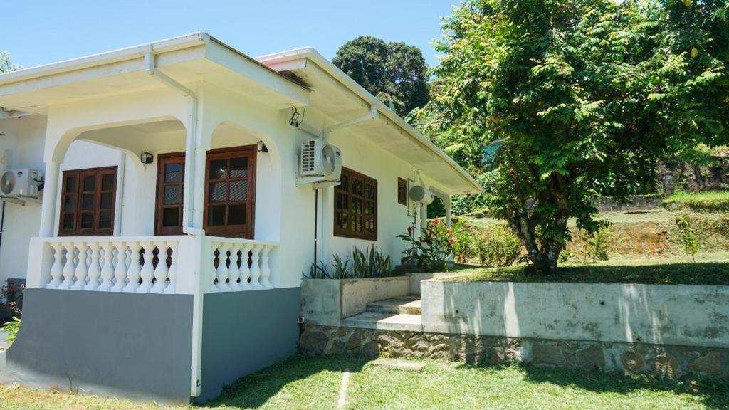 Hotel Ogumka, Self Catering , Beoliere, Mahe Victoria Exterior foto